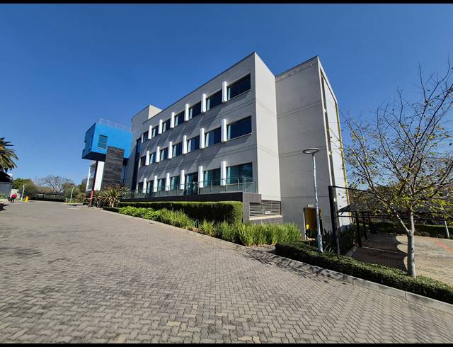 3,438M² OFFICE TO LET IN WAVERLEY